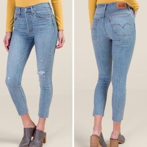 Wedgie skinny distressed levi jeans